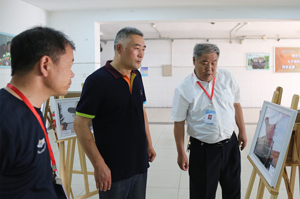 院报报社举办首届“迷彩风•青春颂” 主题摄影展