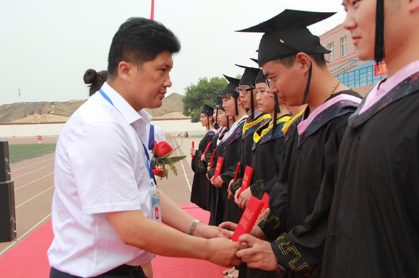 【毕业季】我校举办2016届学生毕业典礼暨学位授予仪式