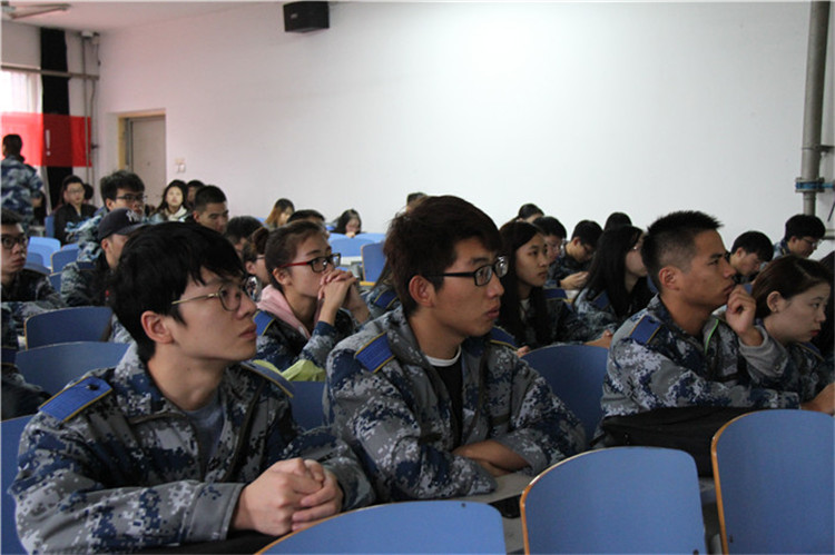 我校组织部分教职工、学生代表观看党的第十九次全国代表大会开幕盛况