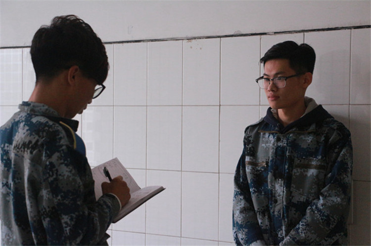 我校组织部分教职工、学生代表观看党的第十九次全国代表大会开幕盛况