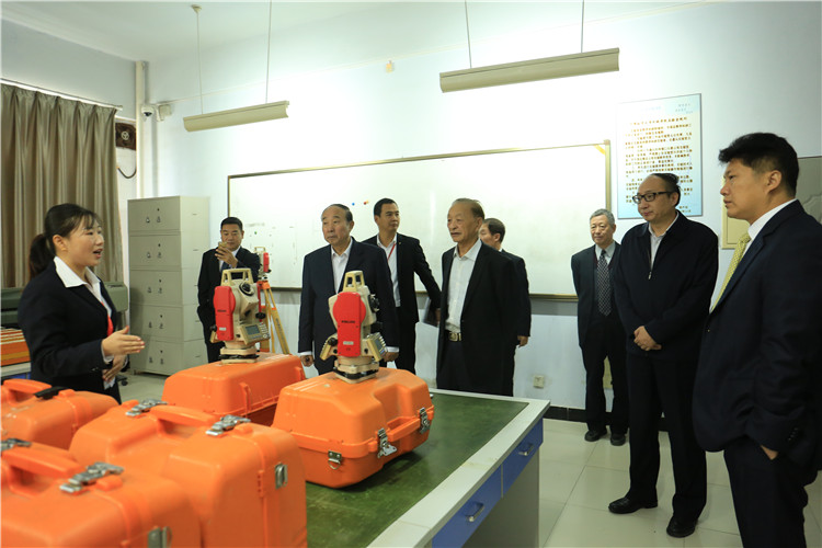 省高校设置评议委员会专家组莅临我校开展转设考察工作