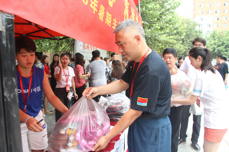 践行社会主义核心价值观 不忘初心 精准扶贫 ——我校举行2018年暑期主题实践活动捐赠仪式