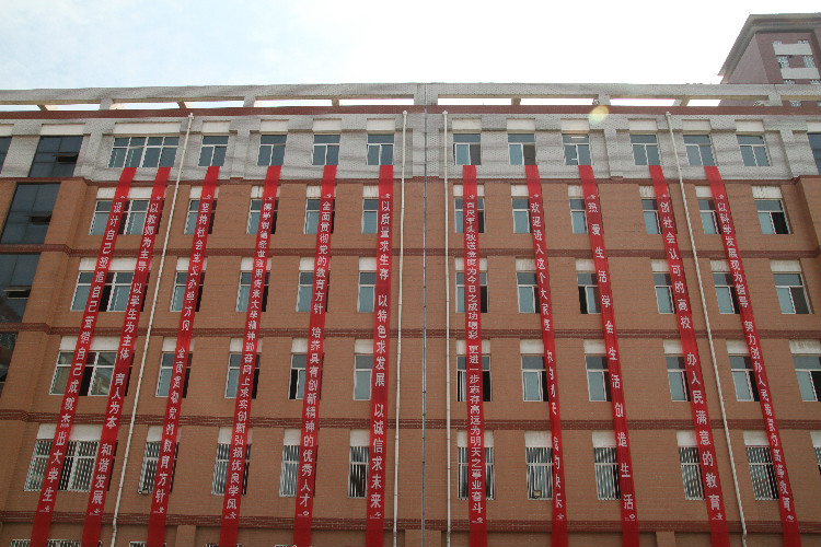 丹桂飘香迎学子 荷花映日纳人才 ——我校喜迎2018级新同学