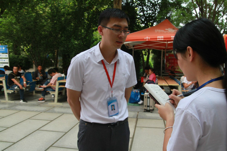 丹桂飘香迎学子 荷花映日纳人才 ——我校喜迎2018级新同学