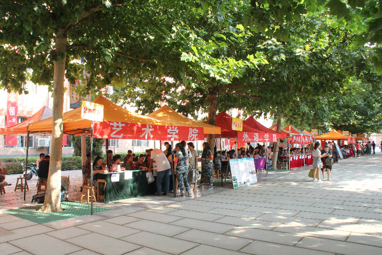 丹桂飘香迎学子 荷花映日纳人才 ——我校喜迎2018级新同学