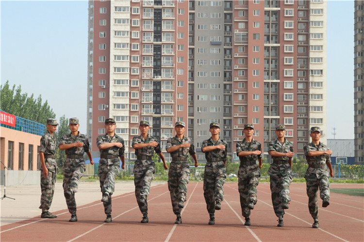 我校举行2018级新生军训开营仪式