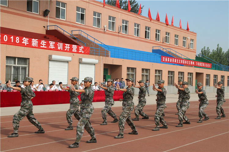 我校举行2018级新生军训开营仪式