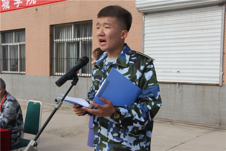 我校举行2018级新生军训开营仪式