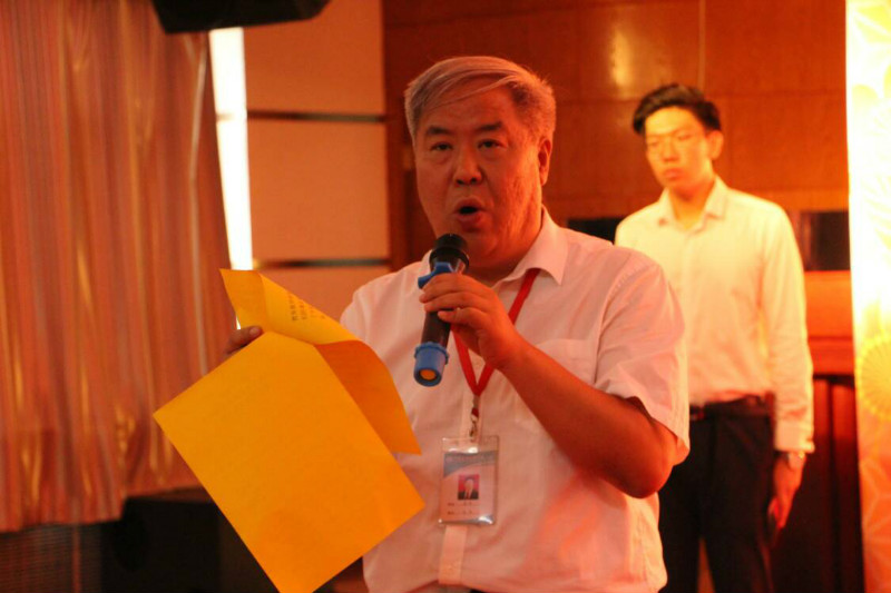 不灭的红烛 我心中的灯 ——我校举办第三届“丹桂飘香颂园丁”联欢暨表彰大会