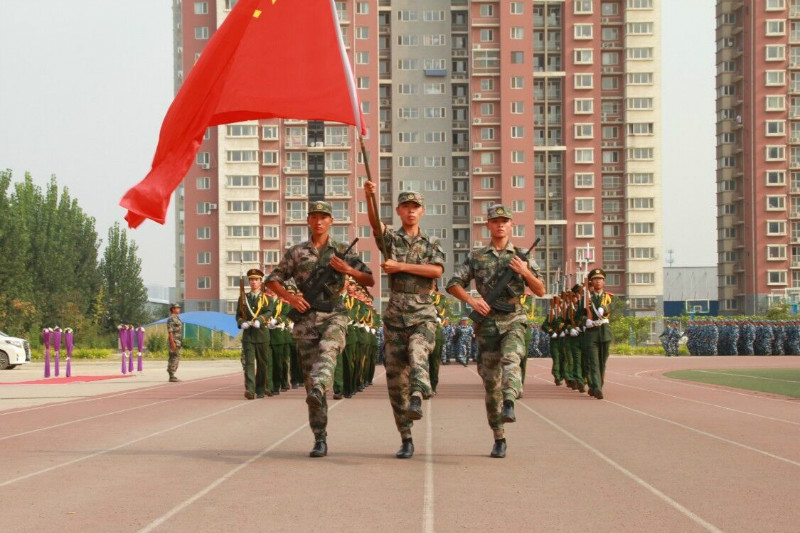 我校举行2018级新生军训结营式暨开学典礼