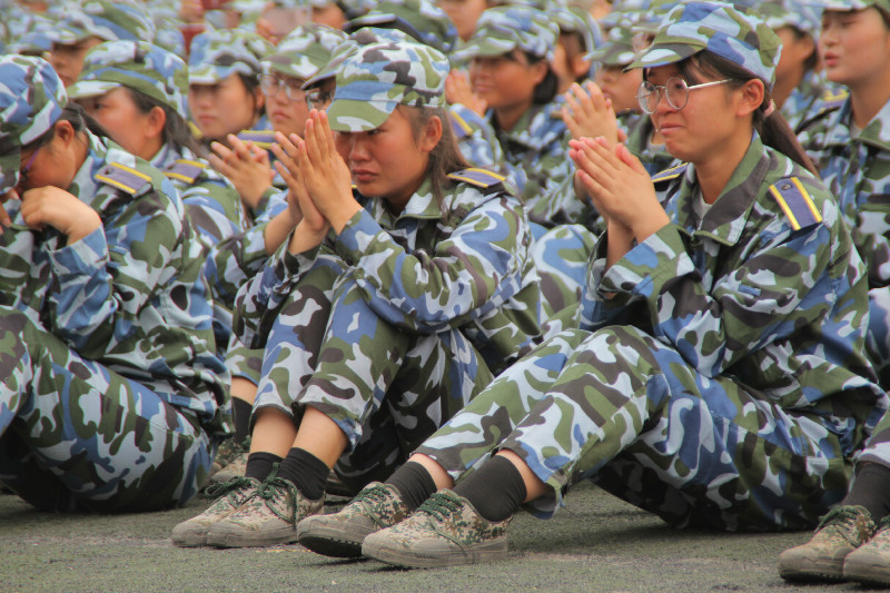 我校举行2018级新生军训结营式暨开学典礼