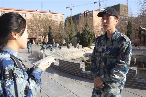 我校师生热议“两会”