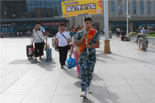 初秋的小欢喜  萌新的新生活 我校喜迎2019级新生