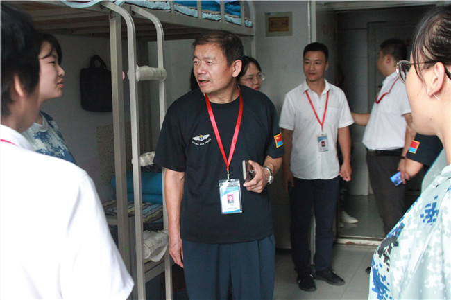 关怀至寝   温暖入心  校领导走访慰问2019级新生