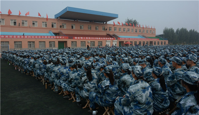 我校举行2019级新生军训开营仪式