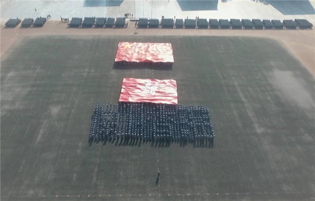 我校举行2019级新生军训结营式暨开学典礼