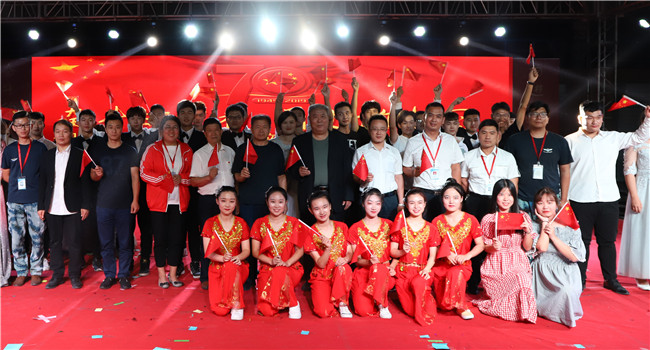 我校举办国庆七十周年文艺汇演暨迎新晚会