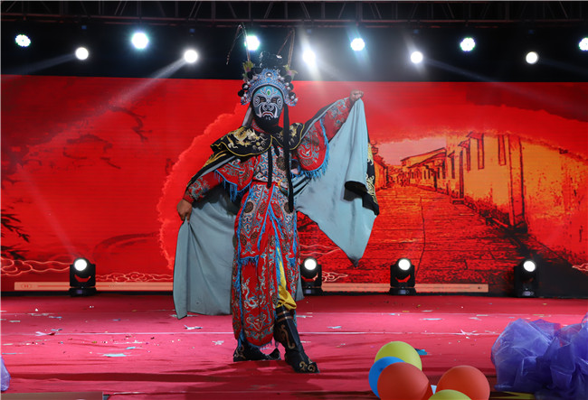 我校举办国庆七十周年文艺汇演暨迎新晚会