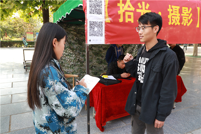 致力创业 鼓励成长——我校成功举办创新创业大赛作品展览