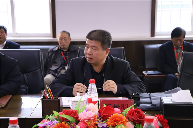 我校召开干部见面会欢迎新任党委书记