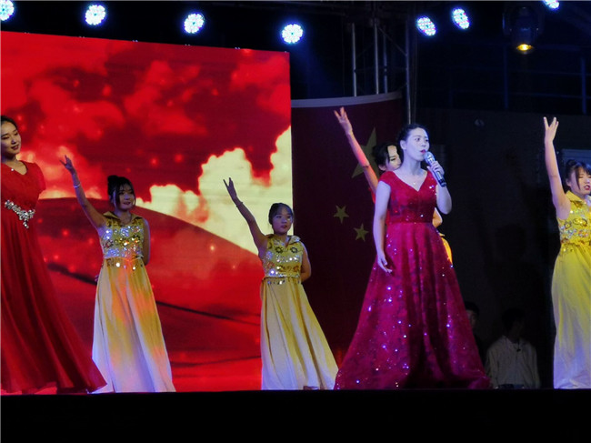 我校第二届校园文化艺术节开幕式圆满落幕