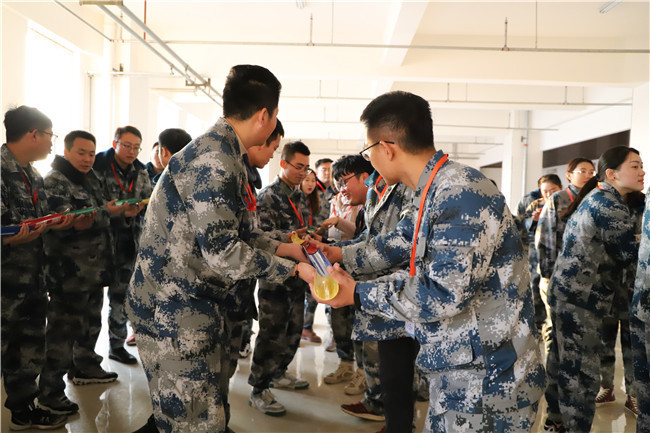 我校举行辅导员素质拓展活动