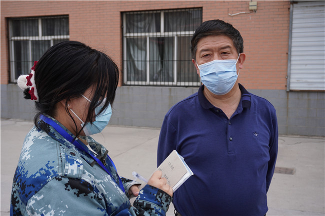 封闭校园文明健康 抗击疫情众志成城 我校组织在校教师学跳广场舞