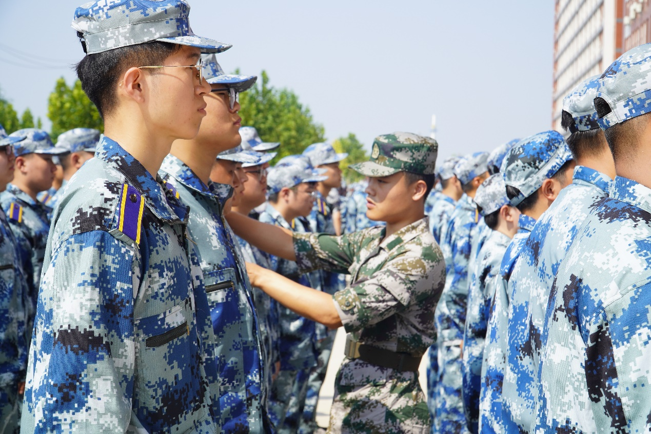 军训简报:军训正当时,青春洒汗水