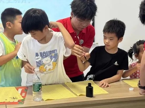 社会实践(十七)|七彩假期护童梦,情暖童心传文明①——保定理工学院经济学院“三下乡”社会实践