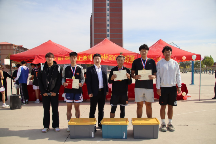保定理工学院管理学院“夕阳渐沉洒热汗,少年不疲逐青春”篮球比赛圆满结束