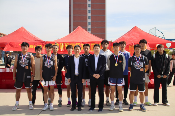 保定理工学院管理学院“夕阳渐沉洒热汗,少年不疲逐青春”篮球比赛圆满结束