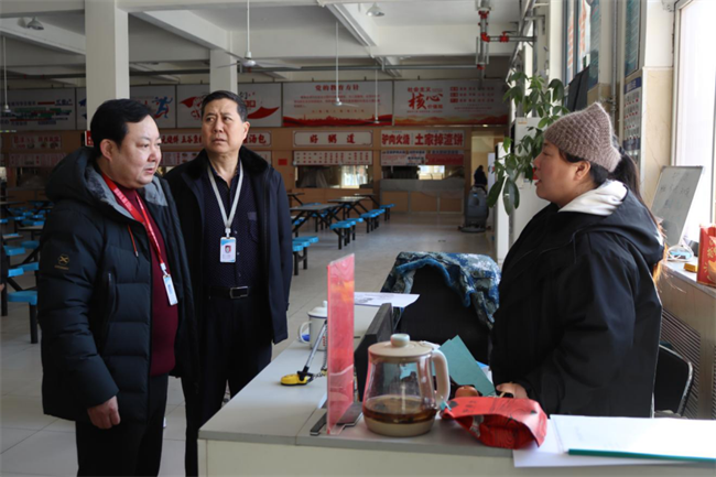 严检校园设施  筑牢安全防线--保定理工学院组织开展安全大检查