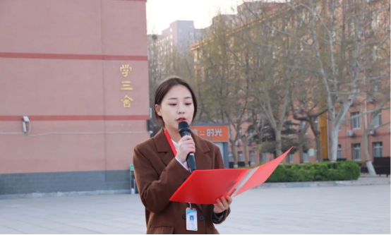 爱国教育保定理工学院会计学院以青春之名，护国旗飘扬——升旗仪式