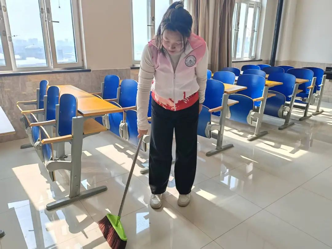 学习雷锋精神，践行教育使命——教育学院雷锋月志愿服务活动