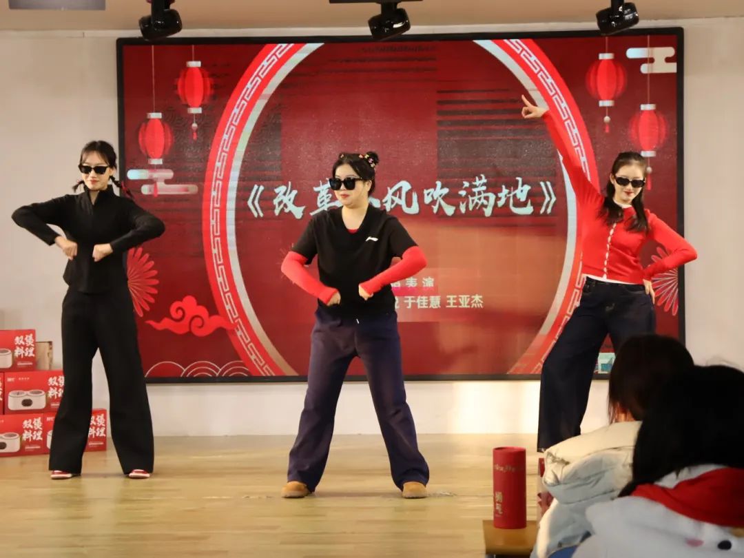 巳火焕新育梦路，奋楫笃行启新途