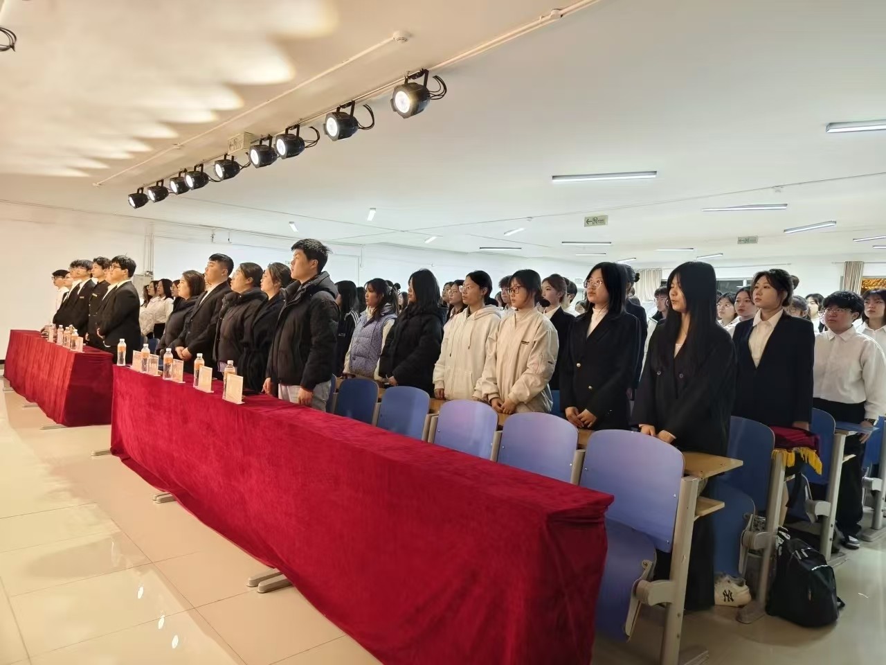 弘扬雷锋精神，争做时代新人