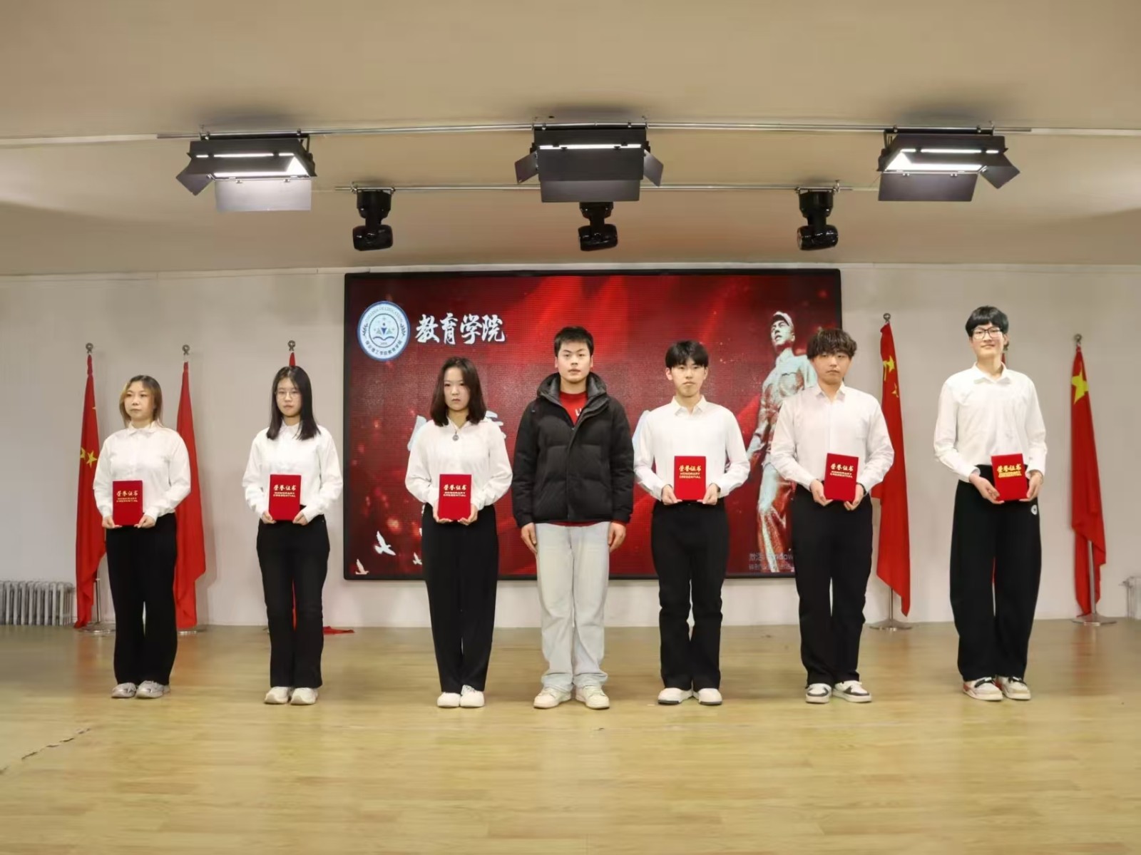 弘扬雷锋精神，争做时代新人