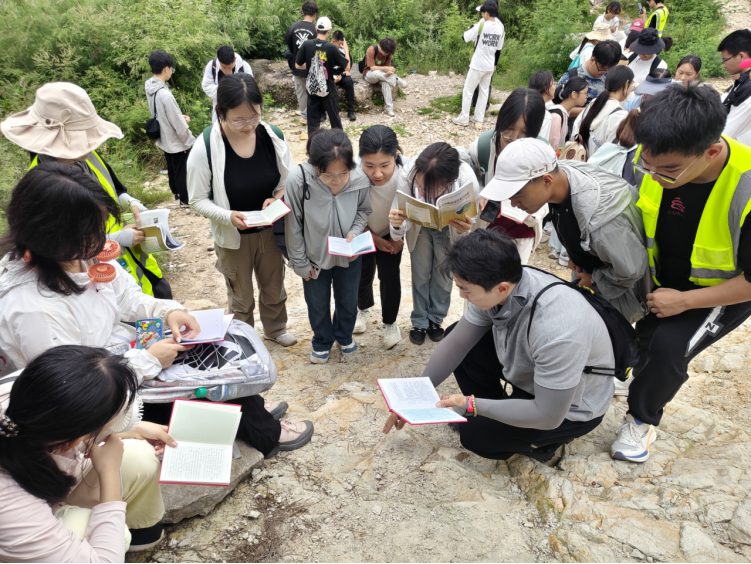 我院地质学专业学生赴秦皇岛开展地质认识实习