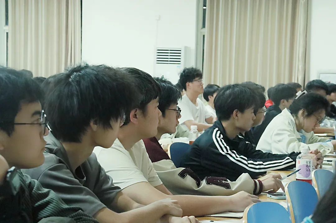 与团同行，共赴青春新征程