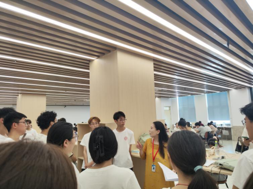 保定理工学院图书馆顺利开展2025级新生入馆教育活动