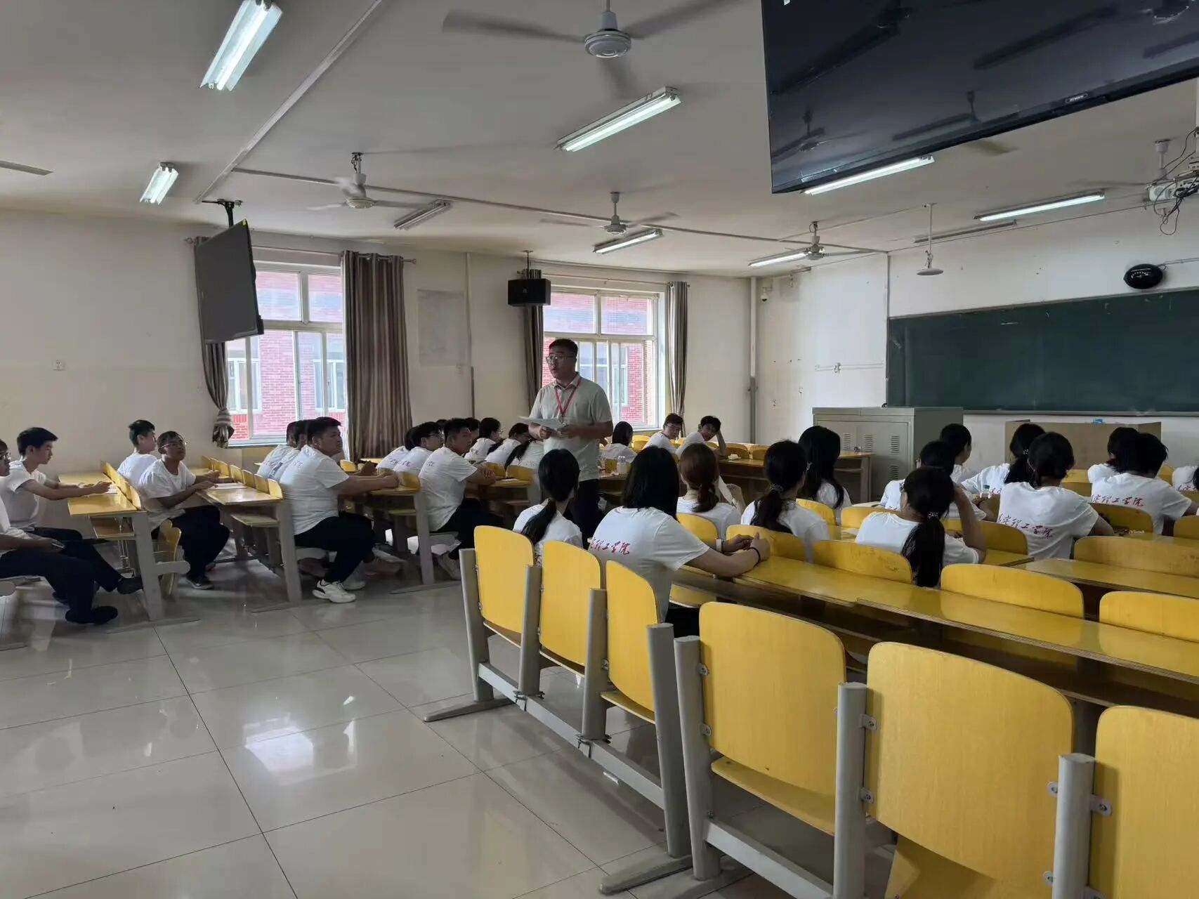 专业详解明方向 师生共话助成长