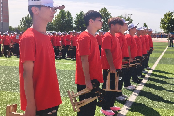 汗水淬炼青春，蜕变彰显担当——保定理工学院经济学院新生军训变化(上)