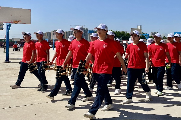 汗水淬炼青春，蜕变彰显担当——保定理工学院经济学院新生军训变化(上)