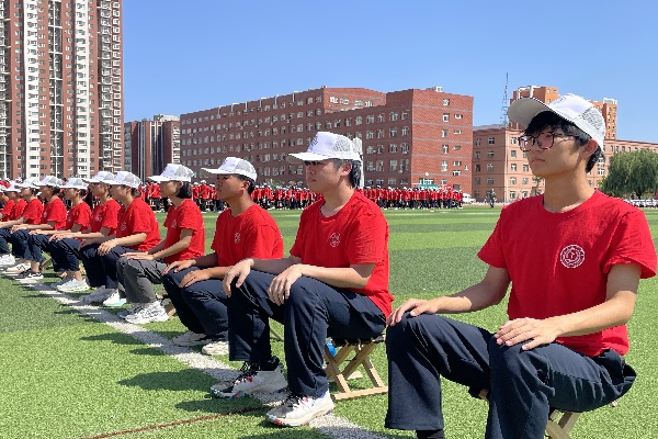 汗水淬炼青春，蜕变彰显担当——保定理工学院经济学院新生军训变化(上)