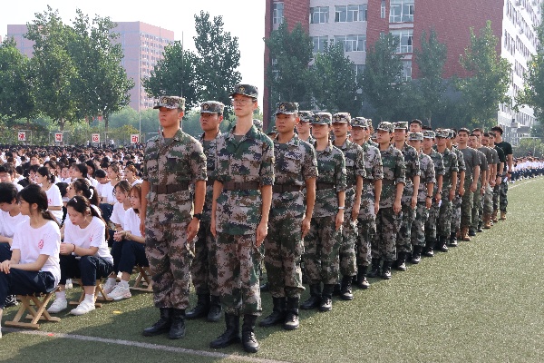 殷殷寄语，助梦远航——经济学院军训教官访谈