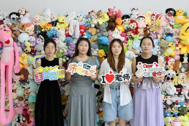 浓情谢师恩，定格教育情——保定理工学院康复医学院教师节主题拍照活动温情启办