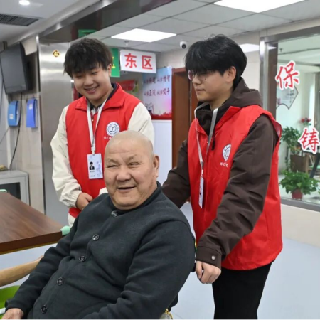 “艺暖养老院，爱润夕阳红”