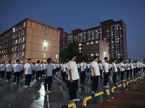 军训实记|保定理工学院|管理学院|以操正姿，以刃励志