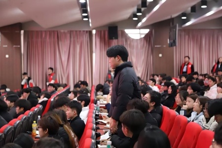 艺心跟团走，青春建新功” ——保定理工学院艺术学院入团培训凝聚 青年力量