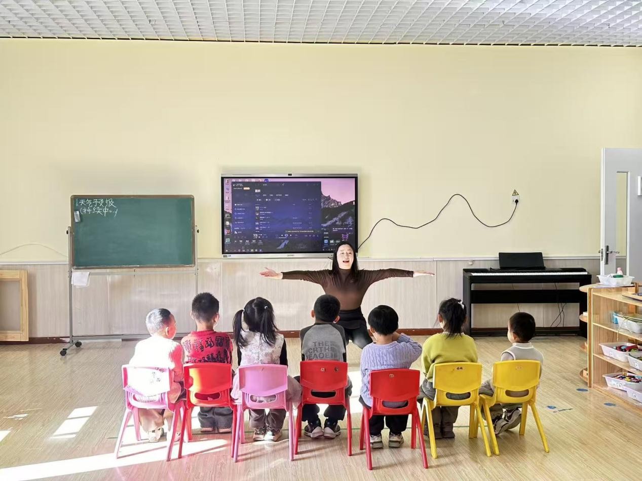 音乐启蒙进课堂，院园携手促成长 ——高校教师入园开展特色音乐游戏活动